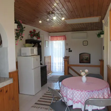 Cserje Apartman Apartment *